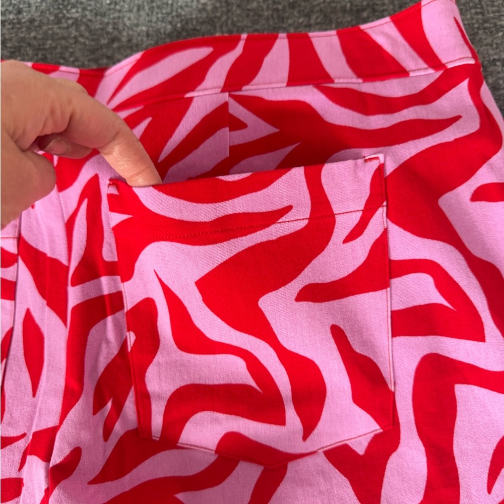 Spanx On The Go size XL True Red pink zebra printed pull on women’s shorts - Picture 8 of 15